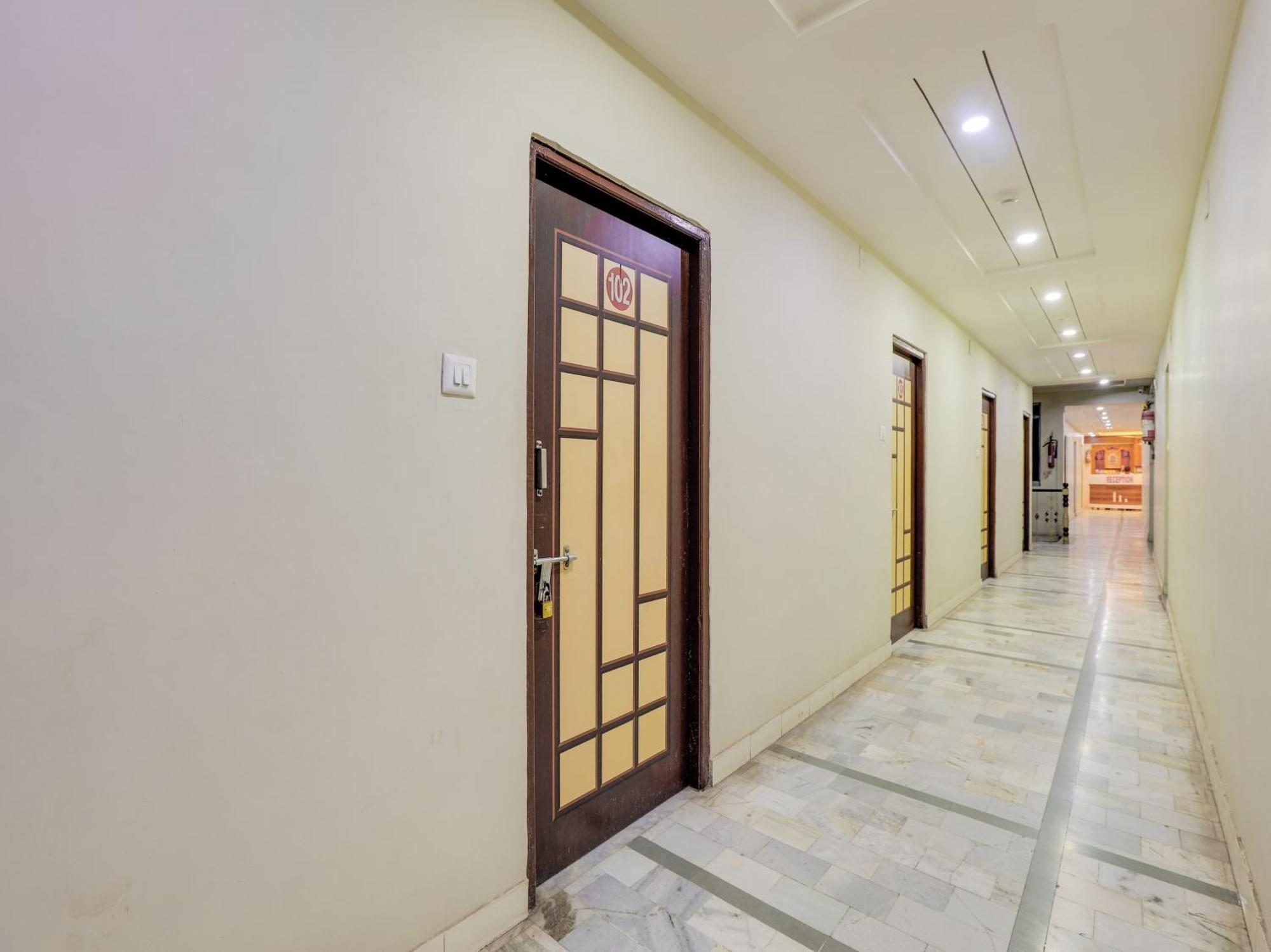 Hotel O Asopalav Naroda ภายนอก รูปภาพ