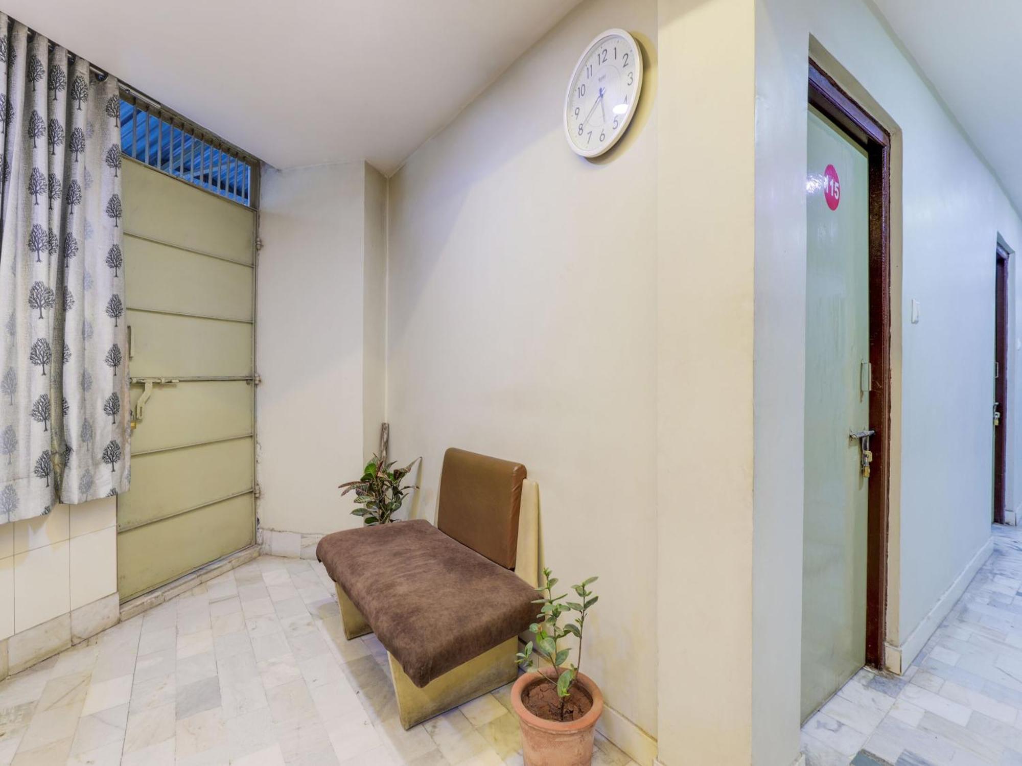 Hotel O Asopalav Naroda ภายนอก รูปภาพ